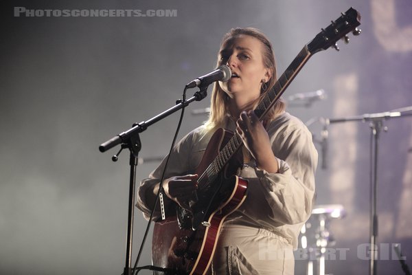 MACKENZIE LEIGHTON - 2022-03-04 - PARIS - Cafe de la Danse - 